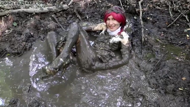 Messy Trap Cosplay Lover Maki Bride Soiling her Dress and Masturbating in  the Mud - Pornhub.com