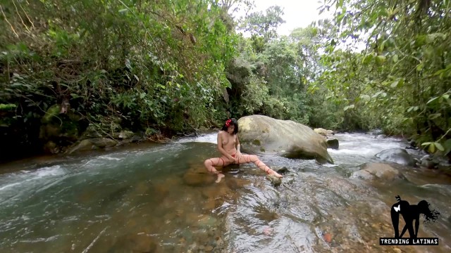 River fairy takes advantage of a tourist 16