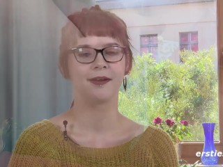 Karoline genießt es, vor_der Ersties-Community nackt zusein