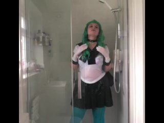 Lesbian Gets Wet
