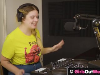 Chubby Busty Girl Licks_Hairy Pussy and_Ass in the_Studio