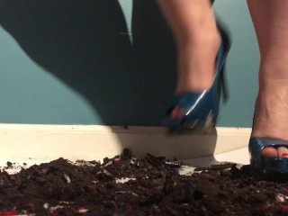 Sexy Girl in HeelsCrushes and Plays with_Cookies