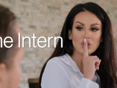 The Intern: Boss Jamie Michelle Fucks Embarrassed intern FEMDOM SEX