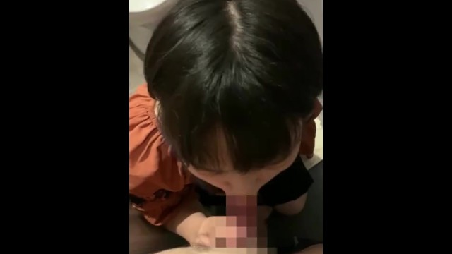【個人撮影】『クラブの娘とトイレでｗ』クラブで声かけした巨乳のJDをトイレに連れ込みフェラ抜きしてもらい主観スマホ撮影ｗ - 熟女エロ動画 熟女の王道