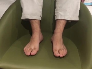 Manlyfoot – The green chair – Aussie guys size 11 1/2 feet on display in work trip hotel room