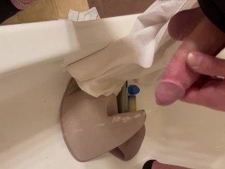 Jacking Off While Piss Play Pissing