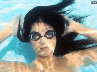 Jacqueline Hope enjoys being nakedin the pool