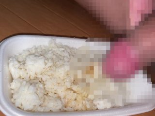 奴隷のごはんはおしっこ茶漬け（ザーメントッピング）