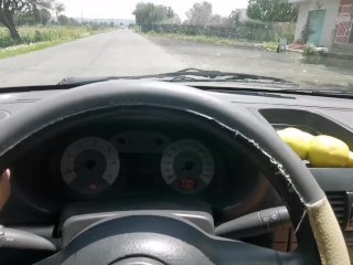 A Mi Compañera De Trabajo Le Encanta Chupar Mi Verga En El Auto