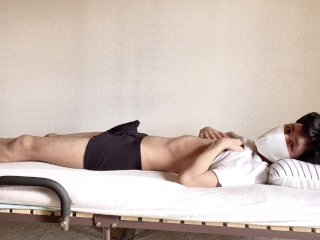 ベッドにちんちんを擦りつける変態日本人男子