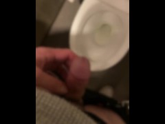 デート中なのにおしっこ撮影　素人男子　Pee-pee filming while on a date with an amateur male