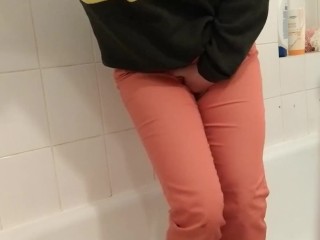 Cute_teen Totally wetting her pants