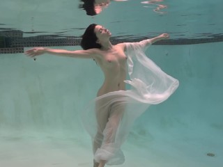 Underwater Nude Model Kristy Jessica