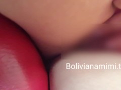 Mostrando mi conchita en la chiva rumbera 😜😜😜... buscando machos😈😈  Video en bolivianamimi.tv 