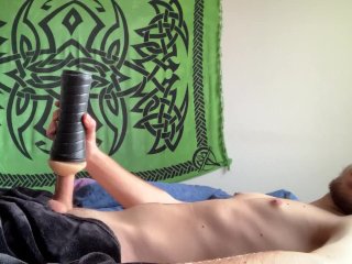Sam Samuro - Morgentlicher Erster Cumshot In Viel Zu Enges Spielzeug Runde 1