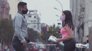 ESCANDALO en Peru por Venezolana ambulante