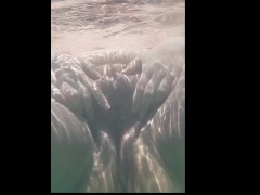 I SHOW MY FAT PUSSY UNDER WATER
