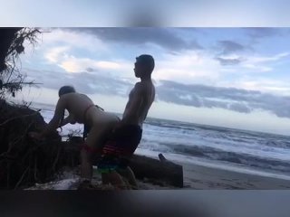Fumando Marihuana,Sexo En La_Playa Pública,Rica Mamada