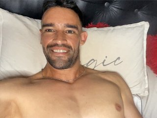 Hot Beard Guy Does Some Late Night Masturbation