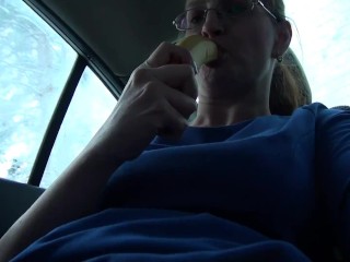 Fucking pussy hardly withbanana in the car_/ public