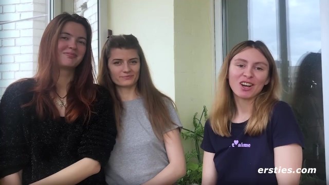 Sexy Lesbian Babes Enjoy a Dildo