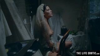 Observe A Sexy Abandoned Bride Masturbating To A Mind-Blowing Orgasm