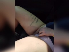 Wife gets fingered in front of strangers in traffic