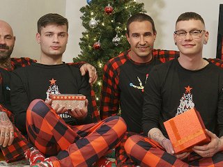 Twink Trade - Muscular Horny Stepdads Reward Their Good Boys With Naughty Present For Christmas