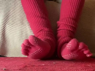 Hot milf Toe sock removal and_slides dangle