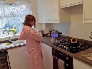 Peeping on British E-girl Who Cooks in Just an Open_Robe!