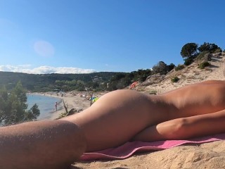 Masturbation publique à la plage des_voyeurs nous regardent anal et ilme doigte