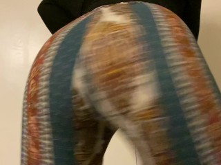 LOOK AT MY BIG ASS – IT LOOKS SO PRETTY IN THESE LEGGINGS