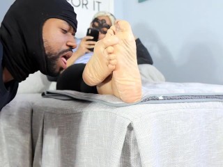 Smelly Foot humiliation (Foot worship)