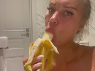 Monika Fox Stuffed A Banana In TheAss