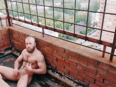 Мужик дрочит на балконе 17-го этажа во время карантина