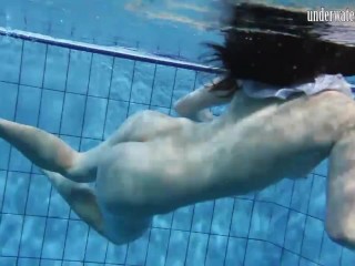 Hotbabe swims in the_sea like a mermaid