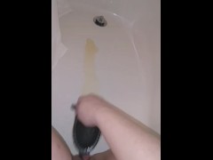 WET TEEN PUSSY SQUIRTS ON HAIRBRUSH