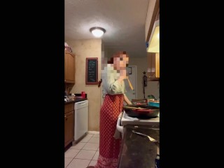 Remote Vibe - Trying to Contain my Orgasms as_I Cook_for Guest - Full Video on Onlyfans