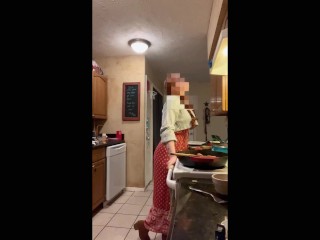 Remote Vibe - Trying to Contain my Orgasms as I_Cook for Guest - FullVideo on Onlyfans