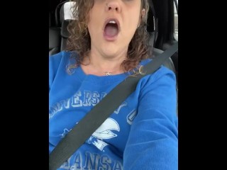 Horny Milf Cums Driving! justfor.fans/malloryknox37