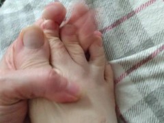 I Bet You Wanna See These Feet! PAWG Foot Fetish All Natural Toes Big Hairy Girl Pretty Feet