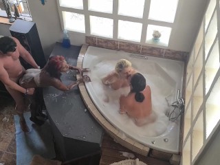 1 Lucky cock making turns to FUCK 3 slutsafter they SUCKED him off in a bubble_BATH