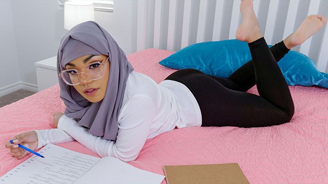 Heuge Muslim Ass - Hijab Hookup - Hot Muslim Teen with Hijab Twerks her Huge round Booty for  Lucky Stud POV Style - Pornhub.com
