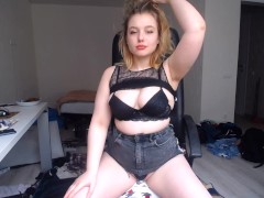 TEEN GIRL DIRTY TALK AND SHOW HER HUGE TITS! SHE WANTS U SO MUCH
