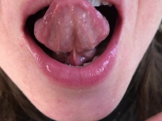 A Beautiful Teacher Shows the Students_What a Blow Job is and Gets Cum in Her_Mouth. Close-UP.