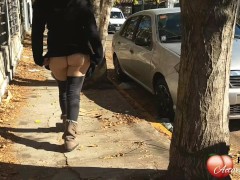 CHICA CALIENTE DESNUDA MUESTRA SU VAGINA POR LAS CALLES Y MASTURBA EN PUBLICO. PIDE SEXO DURO 4k