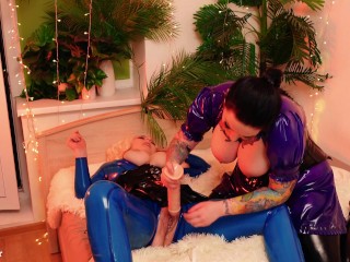 Lesbian_Pussy Fuck in Latex Clothing - Fetish Rubber MILFs home fuck