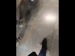 Public Peeing at the airport with announcement and lot´s of people around 😅