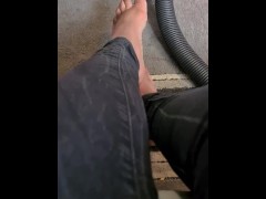 slide your tiny dick in between my toes