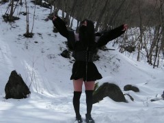 I exposed myself outdoors in the northern snowy mountains and I leaked pee